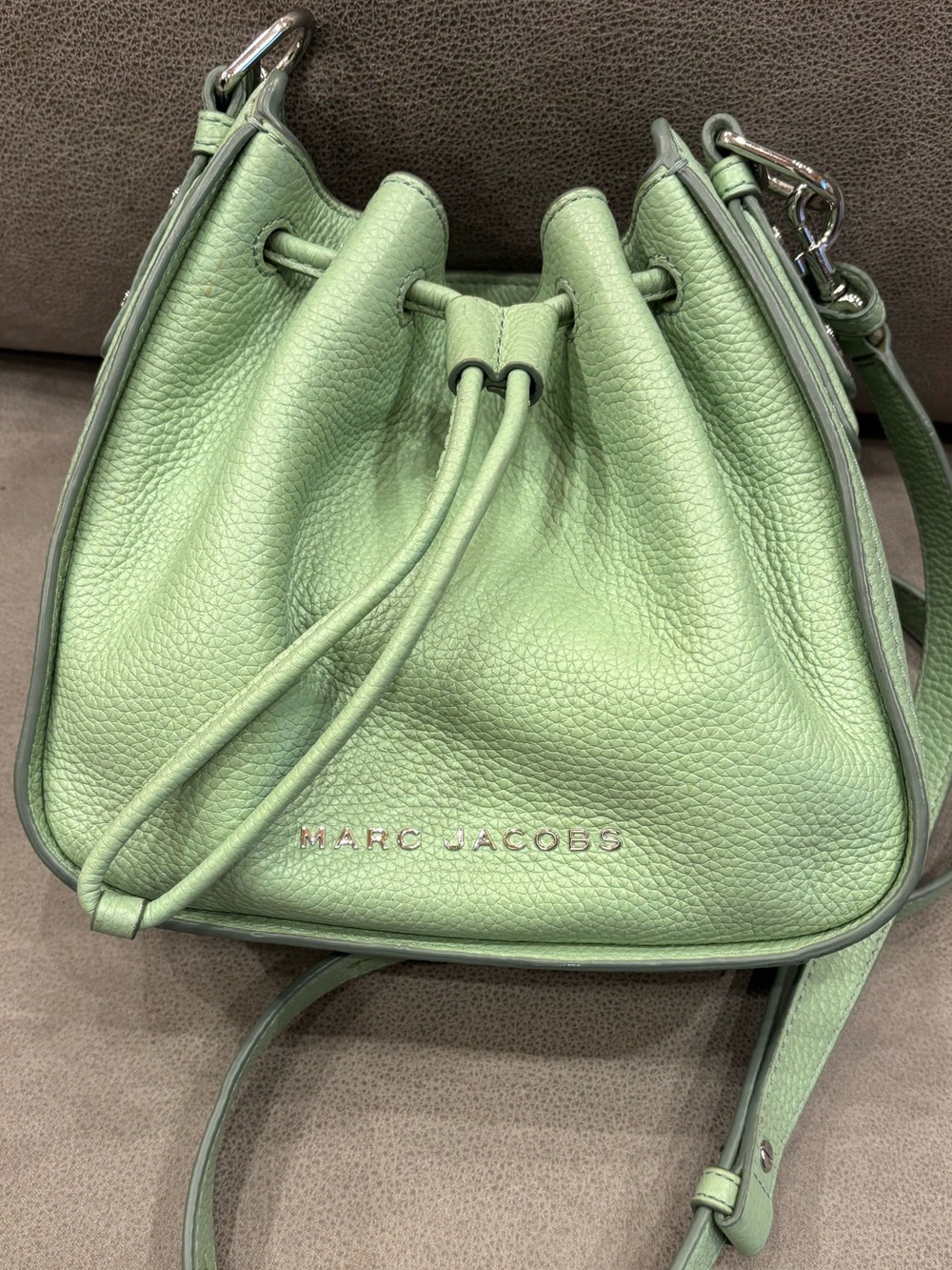 Gorgeous Marc Jacobs Green Pebbled Leather Drawstring Bucket Bag